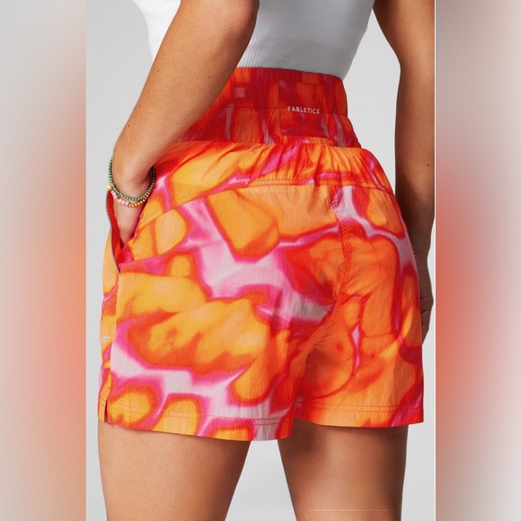 Fabletics Ultra High Waisted Pipes Nylon Shorts in Pink Escape Size Small - Picture 3 of 8